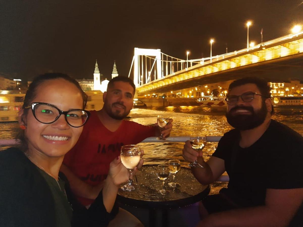 Black Dog Hostel Βουδαπέστη Εξωτερικό φωτογραφία
