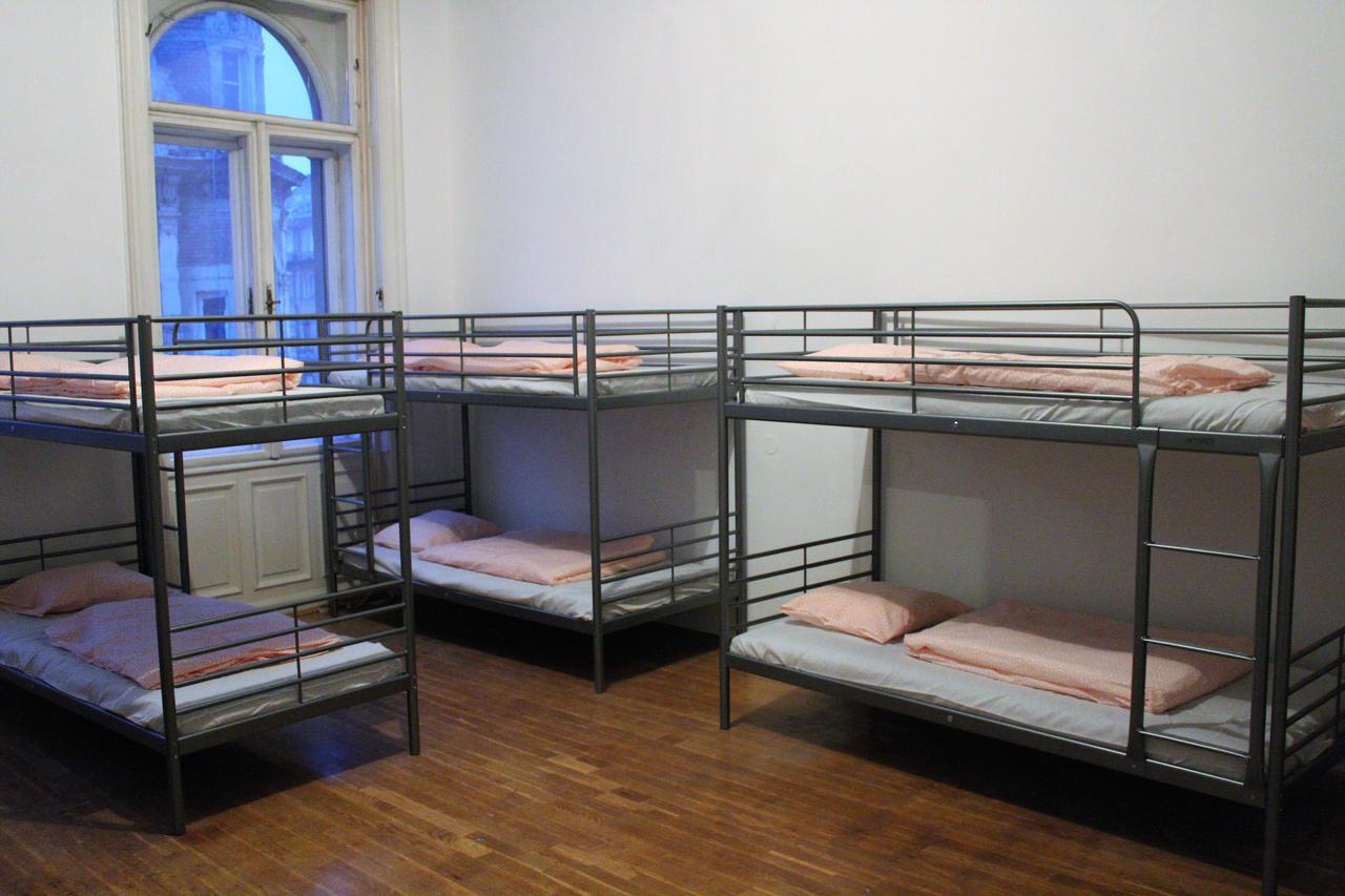 Black Dog Hostel Βουδαπέστη Εξωτερικό φωτογραφία